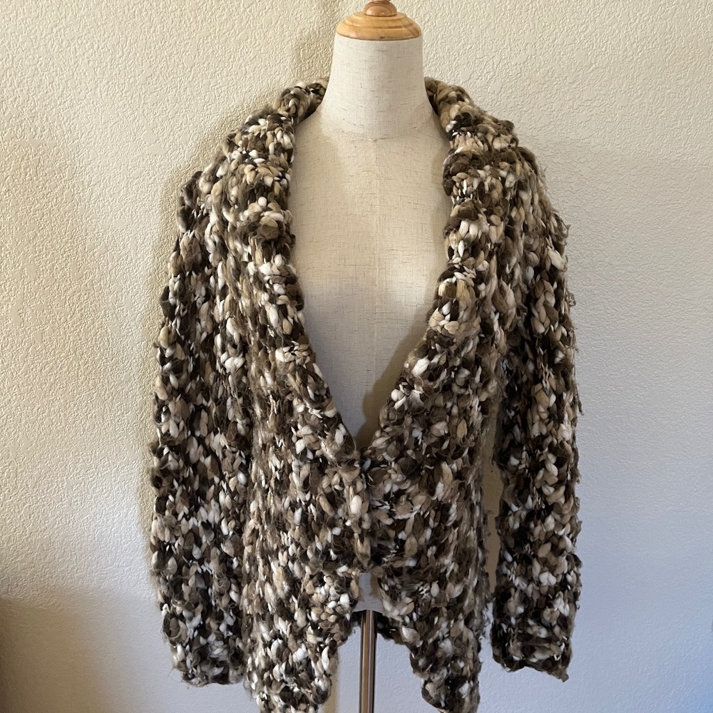 One New York M/L Unique Brown Tan and White lLoose-Knit Sweater